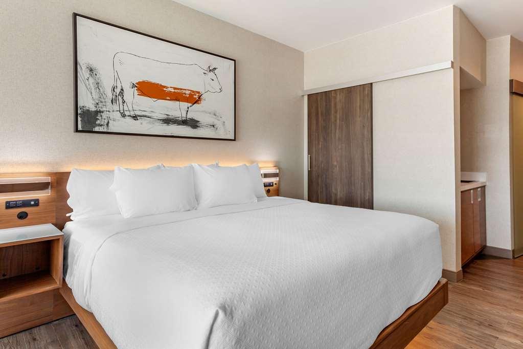 Cambria Hotel Richardson - Dallas Room photo
